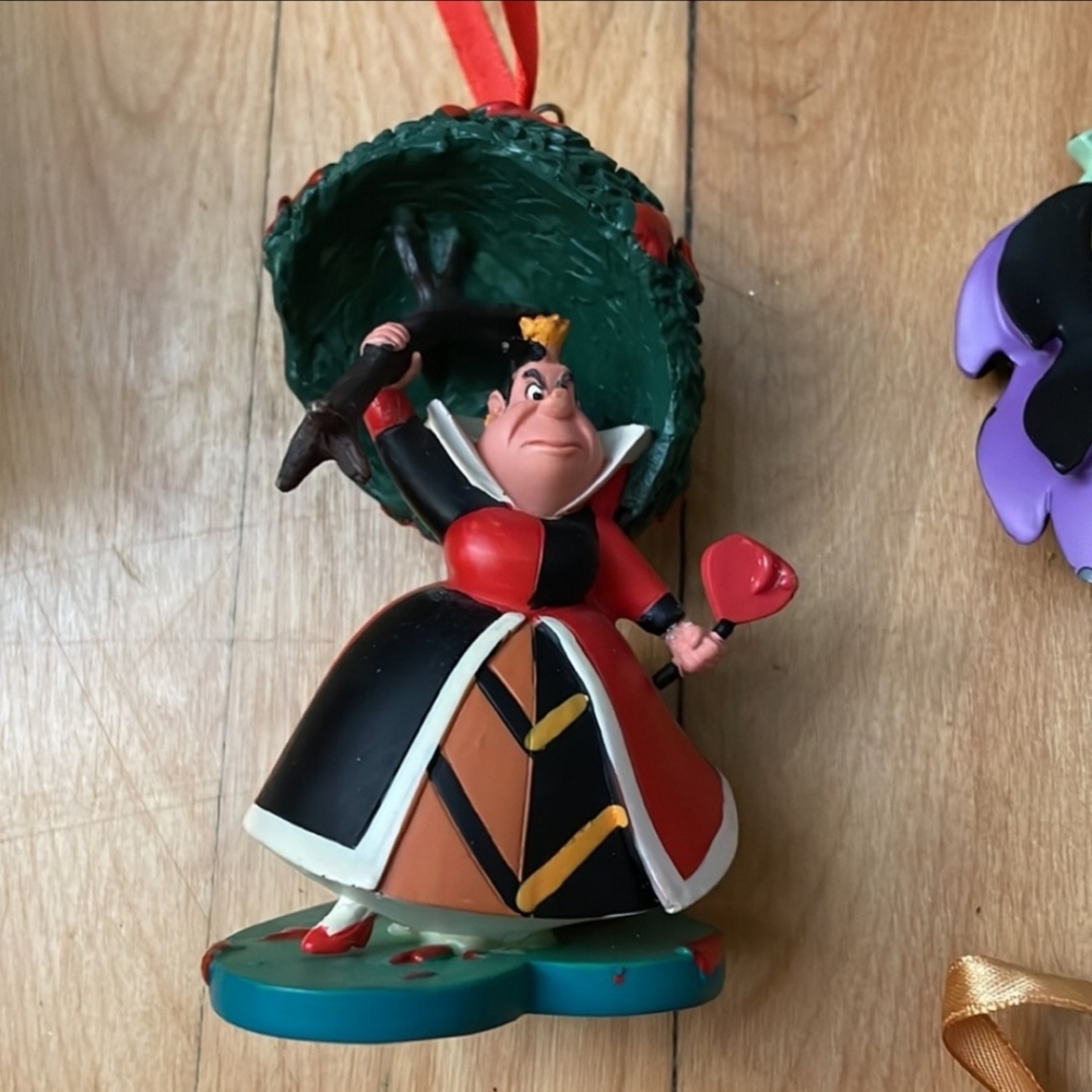 Queen of hearts disney Christmas tree ornament official merchandise